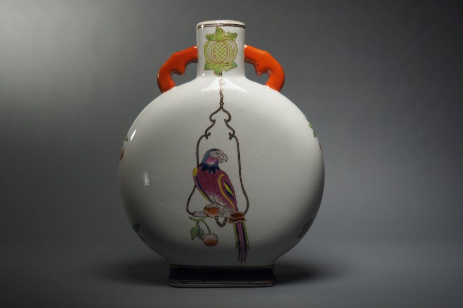 Ваза с попугаем по рисунку Корнелиса Пронка для Ост-Индской компании