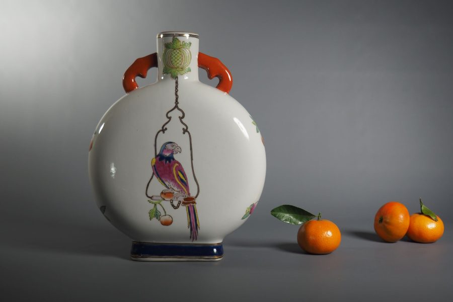 Ваза с попугаем по рисунку Корнелиса Пронка