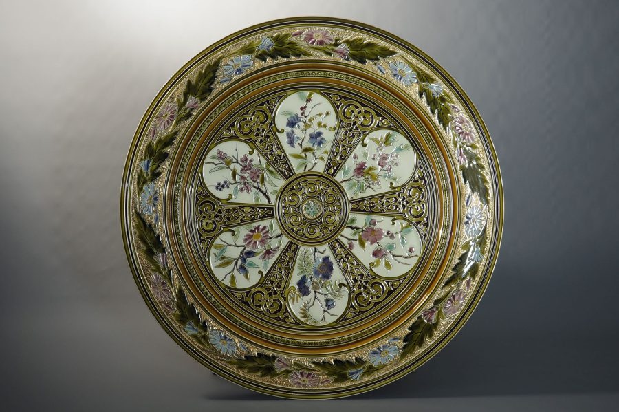 Grand plat décoratif en faïence, Mettlach, VILLEROY & BOSCH