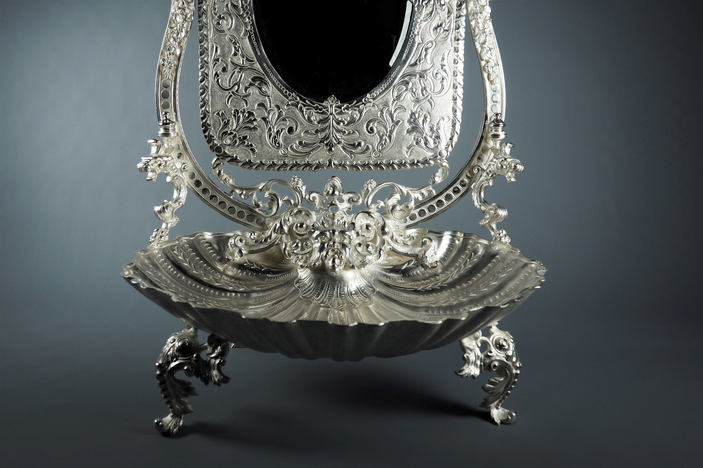 Miroir de table en bronze argenté