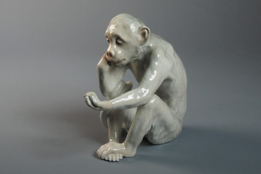 Statuette en porcelaine. Danemark, BING & GRONDHAL