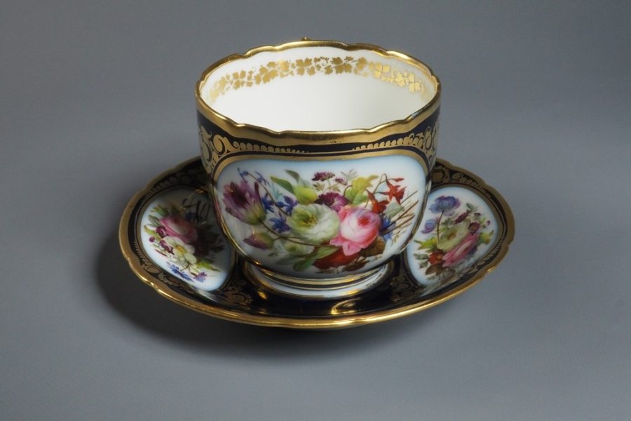 Tasse et sous-tasse en porcelaine de Valentine
