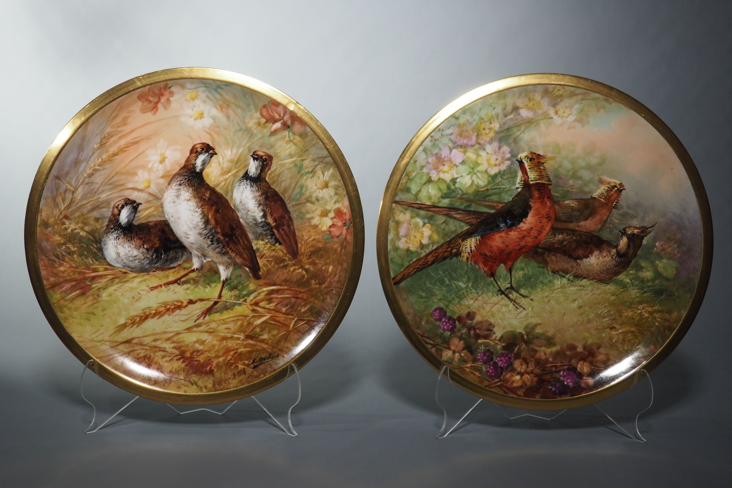 Paire d’assiettes Limoges Dubois – porcelaine peinte à la main, France, début XX