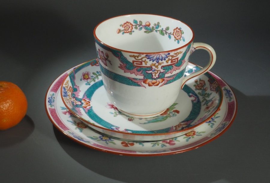 Tasse, sous-tasse et assiette à dessert Minton