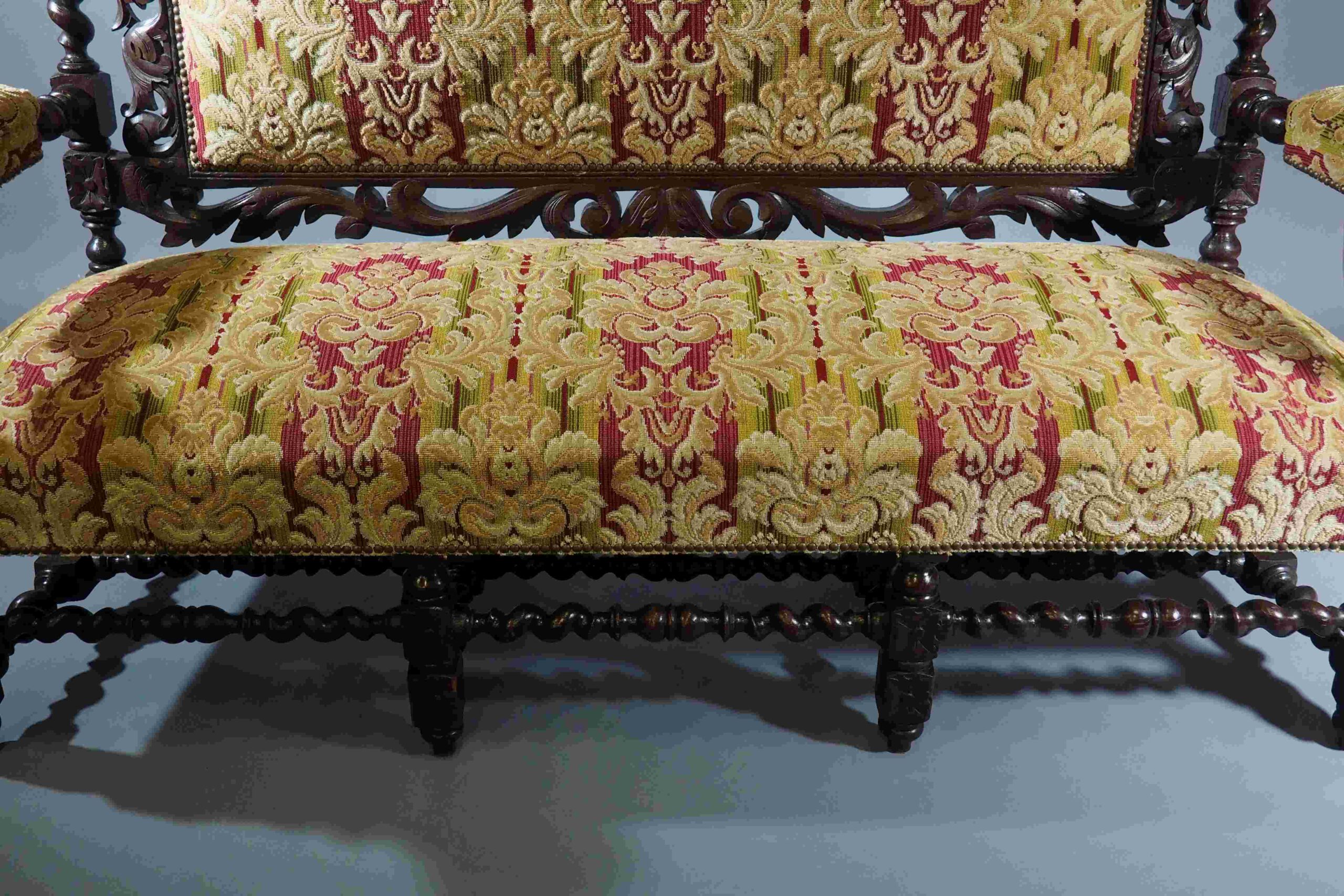 Renaissance living room set in carved oak | Antik-France