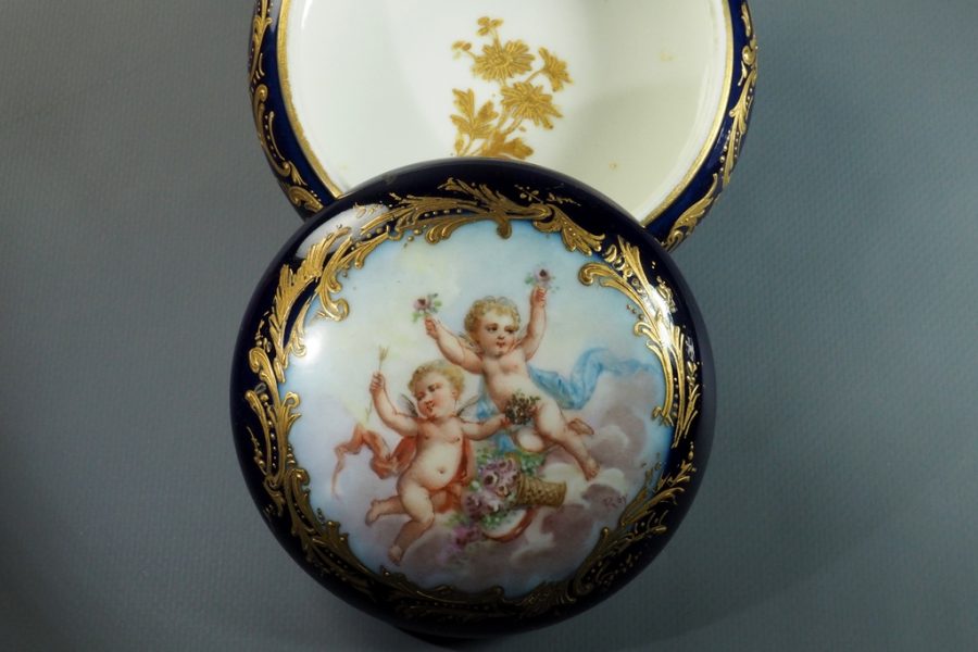 Bonbonnière porcelaine de Sèvres