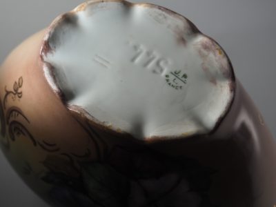 Vase en porcelaine de Limoges, manufacture Jean Pouyat