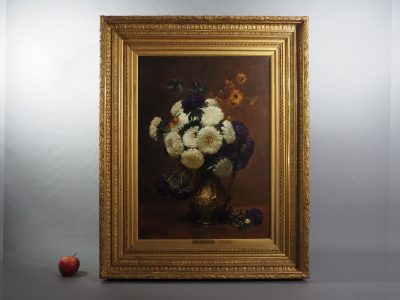 Dominique Hubert ROZIER (1840–1901). Nature morte aux asters dans un pichet en bronze