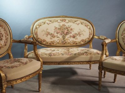 Canapé et trois fauteuils cabriolet – Ensemble de salon de style Louis XVI