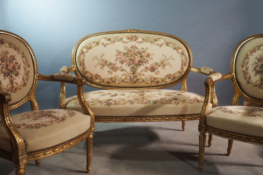 Canapé et trois fauteuils cabriolet – Ensemble de salon de style Louis XVI