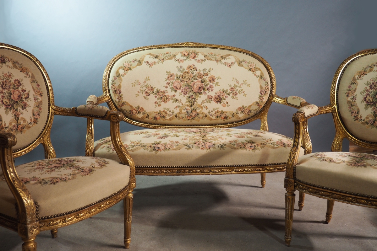 Canapé et trois fauteuils cabriolet – Ensemble de salon de style Louis XVI