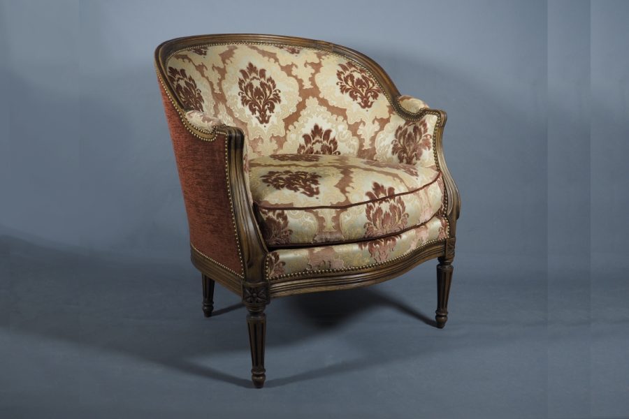 Fauteuil bergère gondole en noyer sculpté, France, fin XIX – début XX, style Transition Louis XV–Louis XVI. Élégance XVIII siècle, restauration de qualité.
