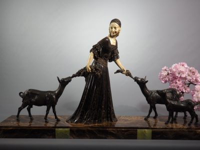 Dimitri Chiparus sculpture chryséléphantine Art déco Femme aux chèvres . Vers 1920