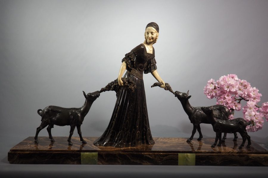 Dimitri Chiparus sculpture chryséléphantine Art déco Femme aux chèvres . Vers 1920