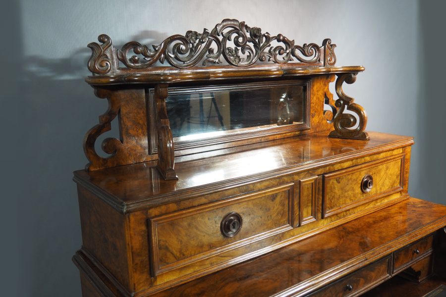 Bureau Napoléon III à abattant en bois massif de noyer et ronce de noyer