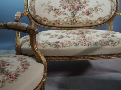 Canapé et trois fauteuils de style Louis XVI – Image 7