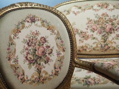 Canapé et trois fauteuils cabriolet – Ensemble de salon de style Louis XVI