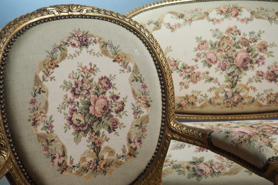 Canapé et trois fauteuils cabriolet – Ensemble de salon de style Louis XVI