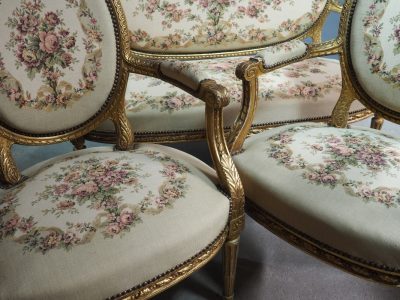 Canapé et trois fauteuils cabriolet – Ensemble de salon de style Louis XVI
