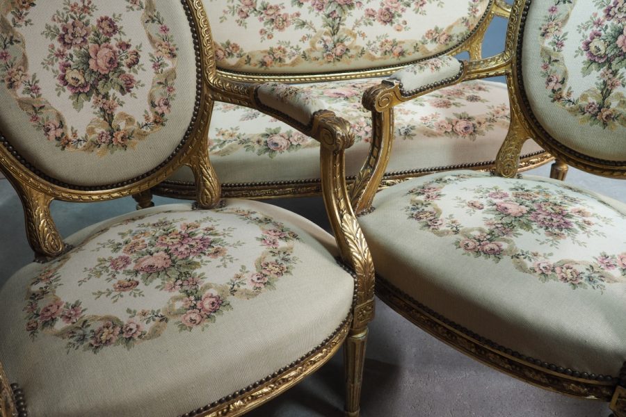 Canapé et trois fauteuils cabriolet – Ensemble de salon de style Louis XVI