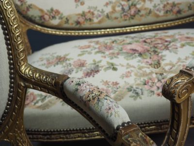 Canapé et trois fauteuils de style Louis XVI – Image 10