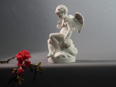 Biscuit de Sèvres 1919 – L’Amour menaçant du doigt d’après Étienne-Maurice Falconet