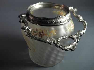 Seau à biscuits en verre émaillé avec monture argentée – Image 11