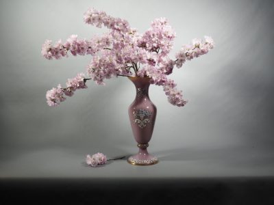 Vase en opaline rose époque Charles X (1824–1830) – France, décor corne d’abondance