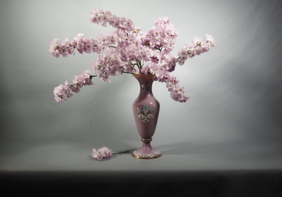 Vase en opaline rose époque Charles X (1824–1830) – France, décor corne d’abondance