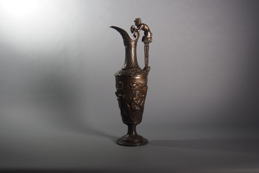 Pichet en bronze à décor bacchique - France fin XIXe siècle