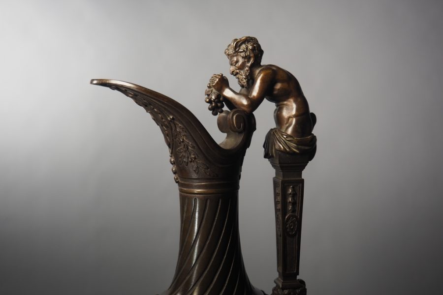 Pichet en bronze à décor bacchique - France fin XIXe siècle