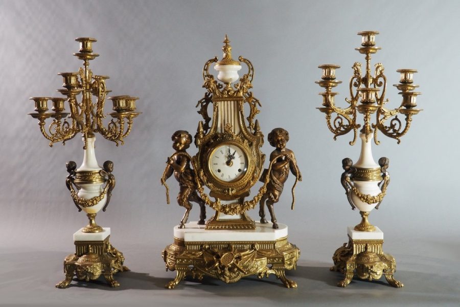 Grande garniture de cheminée «Petits faunes. Imperiale» — pendule et candélabres, Italie vers 1965–1975
