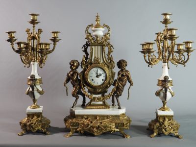 Grande garniture de cheminée «Petits faunes. Imperiale» — pendule et candélabres, Italie vers 1965–1975