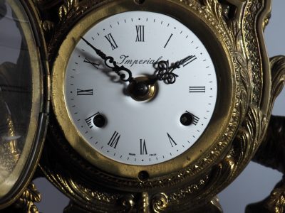 Grande garniture de cheminée «Petits faunes. Imperiale» — pendule et candélabres, Italie vers 1965–1975