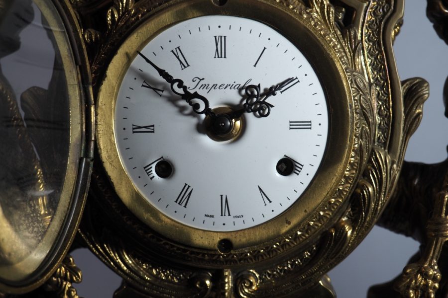 Grande garniture de cheminée «Petits faunes. Imperiale» — pendule et candélabres, Italie vers 1965–1975
