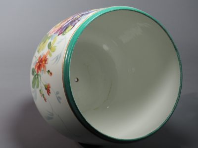 Cache-pot en porcelaine à décor floral, France, époque Napoléon III