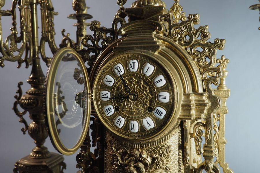 Grande garniture de cheminée - pendule et candélabres de style Néo-Renaissance, XIXe siècle