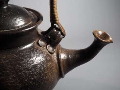 Grande théière tripode Jean Marais - céramique Vallauris
