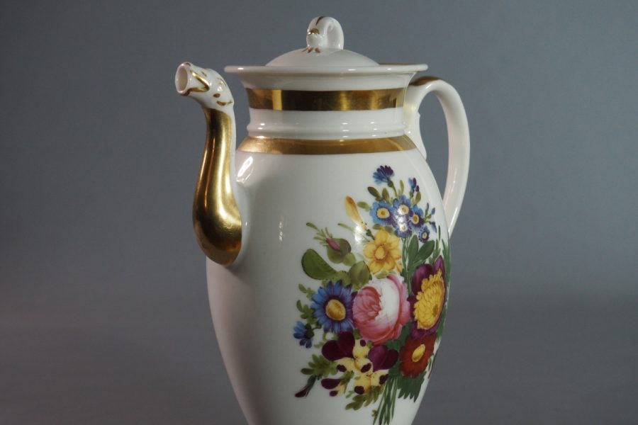 Théière Empire porcelaine de Paris XIXe siècle décor floral