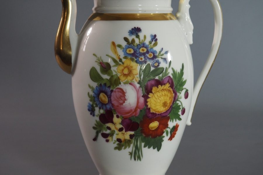 Théière Empire porcelaine de Paris XIXe siècle décor floral