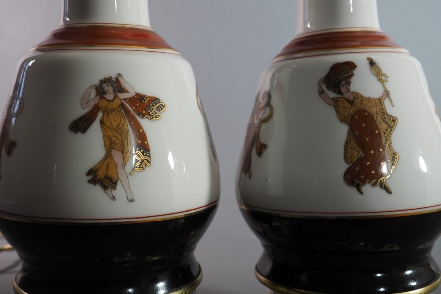 Paire de lampes en porcelaine et bronze, décor mythologique, France vers 1820–1850