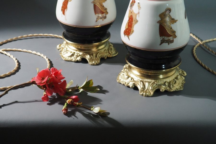 Paire de lampes en porcelaine et bronze, décor mythologique, France vers 1820–1850