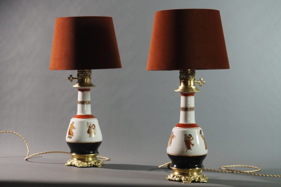 Paire de lampes en porcelaine et bronze, décor mythologique, France vers 1820–1850