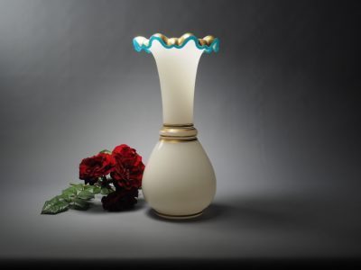 Vase en opaline française du XIXe siècle