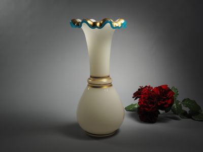 Vase en opaline française du XIXe siècle