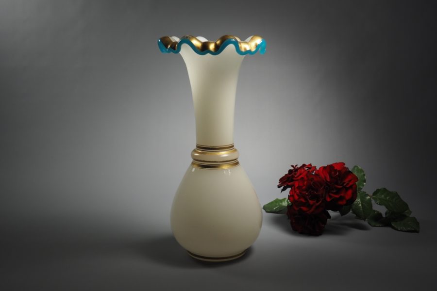 Vase en opaline française du XIXe siècle