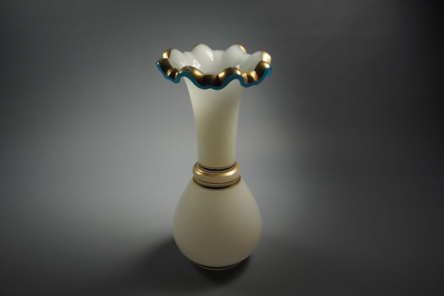 Vase en opaline française du XIXe siècle